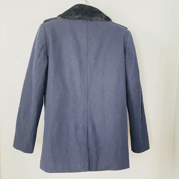H&M Navy Wool Coat with Faux Fur Collar – Holiday Workwear – Size 8 - Picture 3 of 6